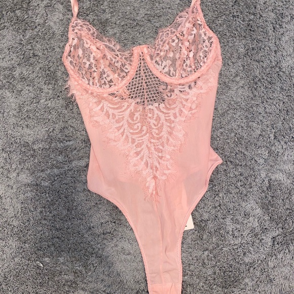 OH POLLY BLUSH PINK LACE BODYSUIT - Picture 2 of 4